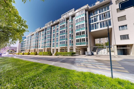 extérieur du bâtiment avec vue sur le complexe d'appartements