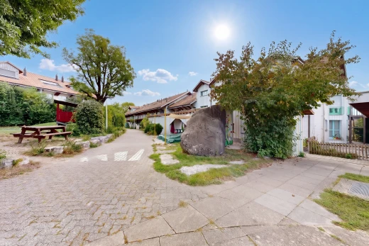 außenansicht mit property visible und day time