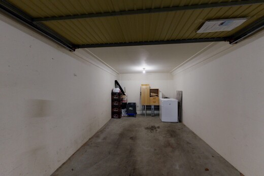 parking avec inside property