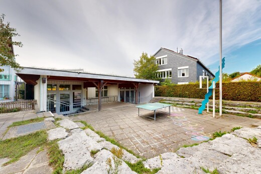 façade avec terrasse