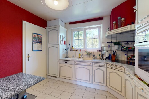 cuisine avec backsplash, dosseret, inside property, natural light, et lumière naturelle