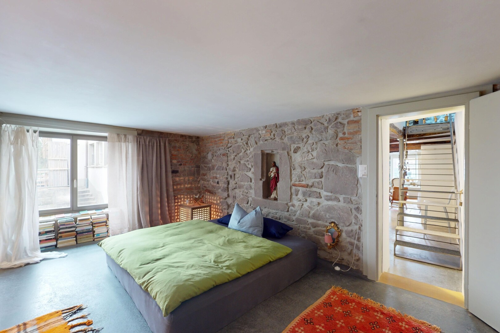 zimmer / schlafzimmer mit natürliches licht