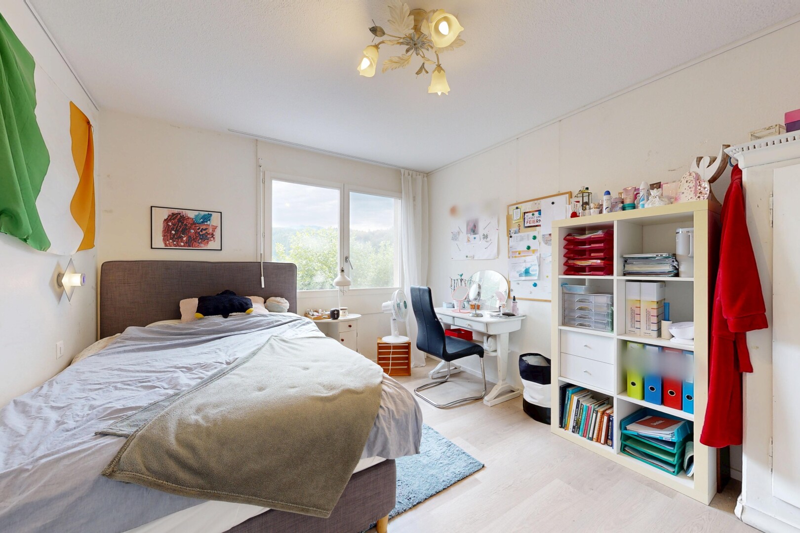 zimmer / schlafzimmer mit bürobereich, inside property, drywall, gipskartonwand, und light floor