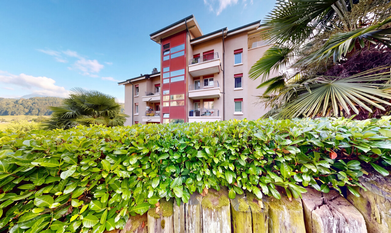 außenansicht mit apartment complex view, blick auf wohnanlage, und day time