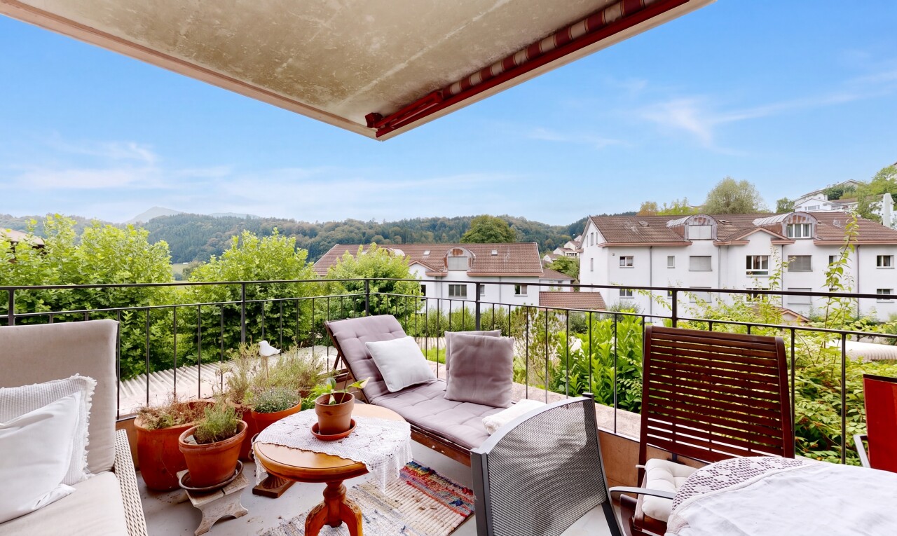 balkon mit view focus, from property, und day time