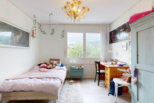 zimmer / schlafzimmer mit inside property, drywall, gipskartonwand, bürobereich, und wood finish floor