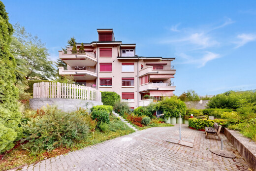 außenansicht mit day time, blick auf wohnanlage, und apartment complex view