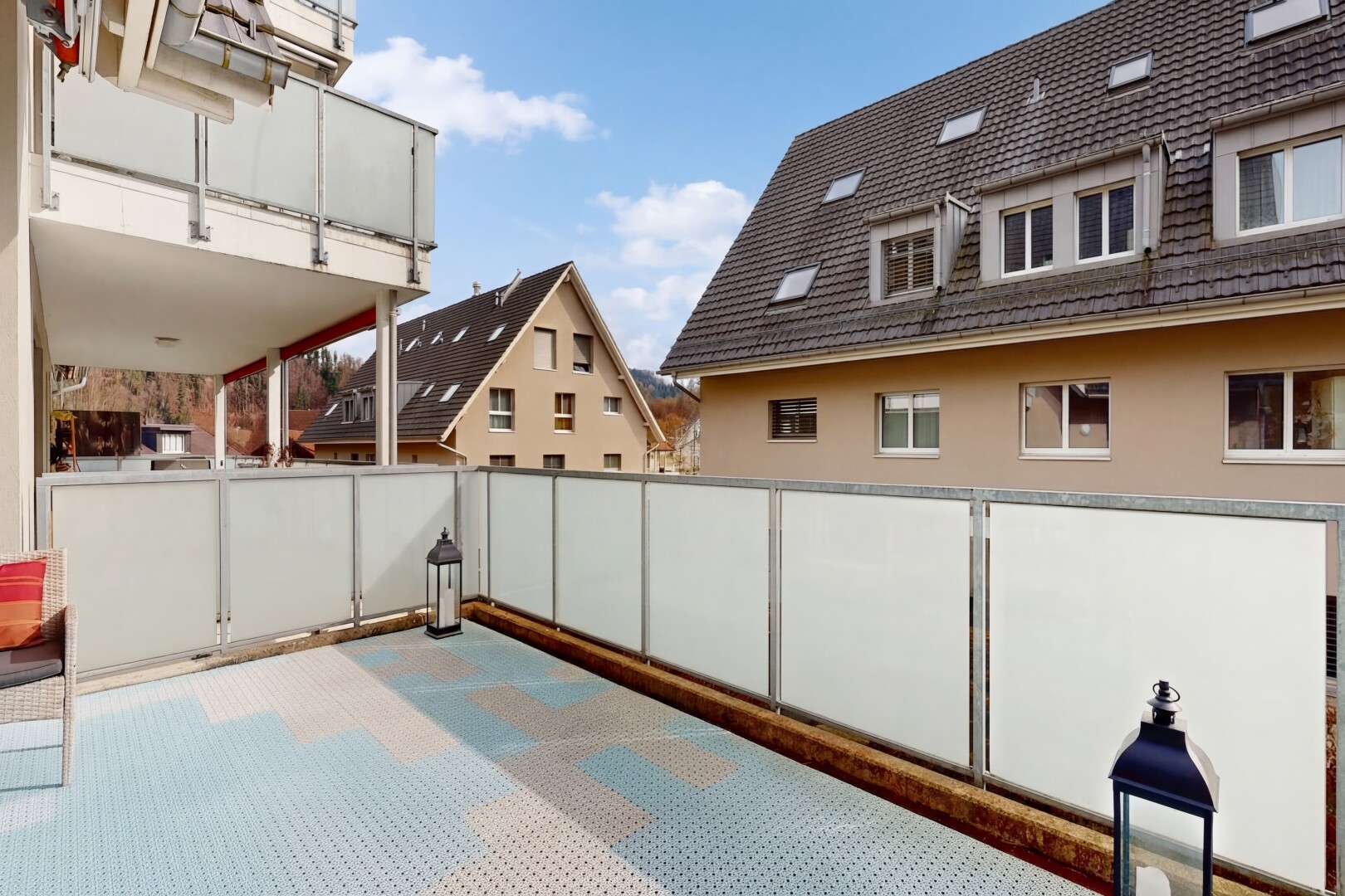 terrasse avec balcon, day time, from property, et clôture