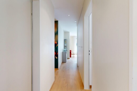 halle / korridor mit inside property, holzfußboden, wood finish floor, gipskartonwand, und drywall