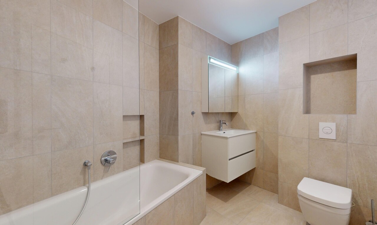 bad mit fliesenwand, tile wall, bad, inside property, und tile tub