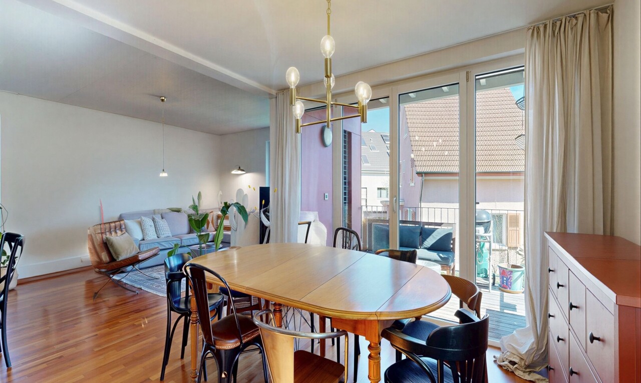 esszimmer mit inside property, holzfußboden, wood finish floor, gipskartonwand, und drywall