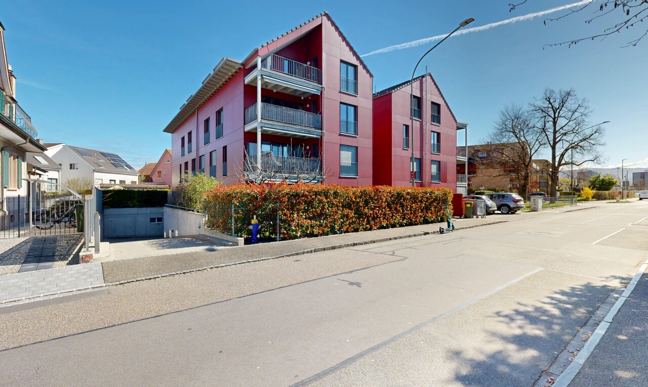 außenansicht mit day time, blick auf wohnanlage, und apartment complex view