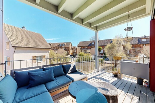 terrasse mit day time, deck, from property, wohnraum im freien, und residential view