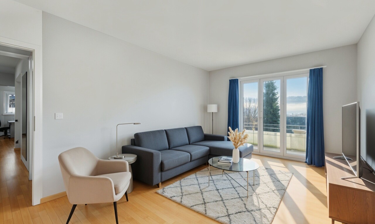 salon avec inside property, sol en finition bois, wood finish floor, cloison sèche, et drywall