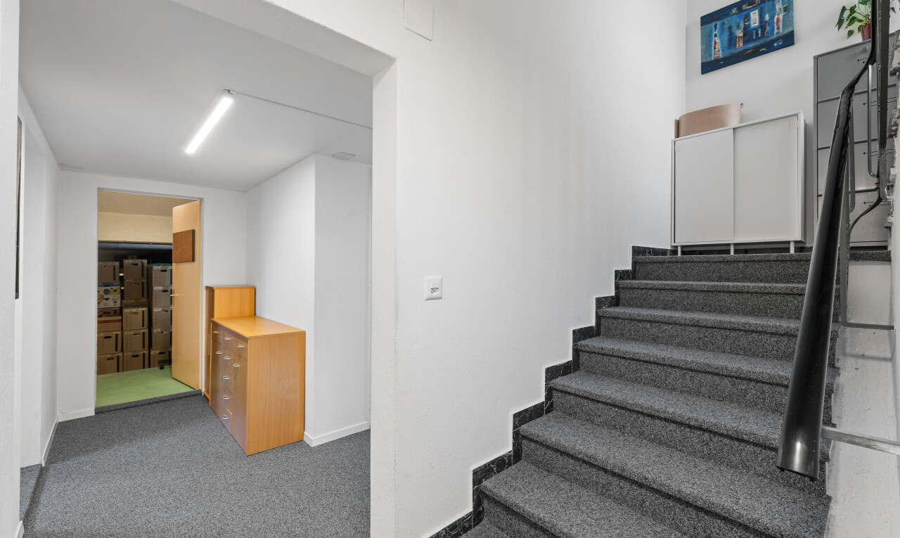 stairway with carpet flooring and baseboards