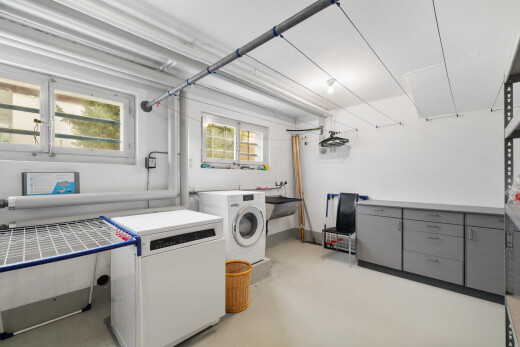 laundry area with washer / dryer and concrete flooring