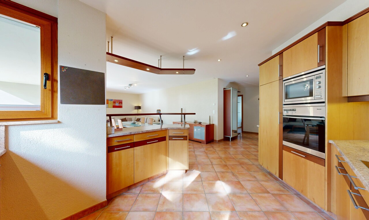 kitchen featuring stainless steel appliances, a peninsula, light tile patterned floors, and recessed lighting