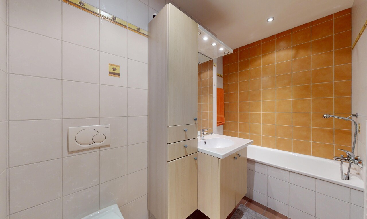 full bathroom featuring vanity, recessed lighting, tile walls, and tiled bath