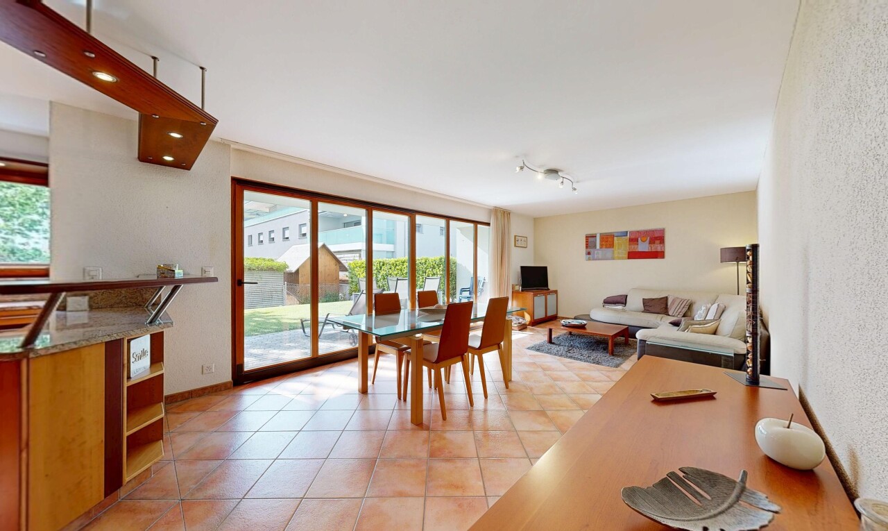 living area featuring light tile patterned floors and baseboards