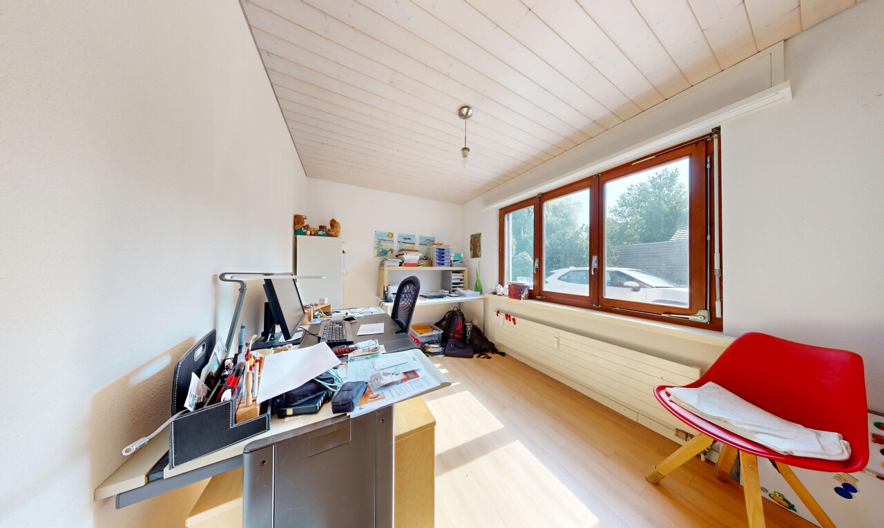 büro mit gipskartonwand, drywall, holzfußboden, wood finish floor, und inside property