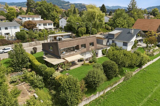 außenansicht mit rasen, residential view, wohngebietblick, neighborhood view, und property visible