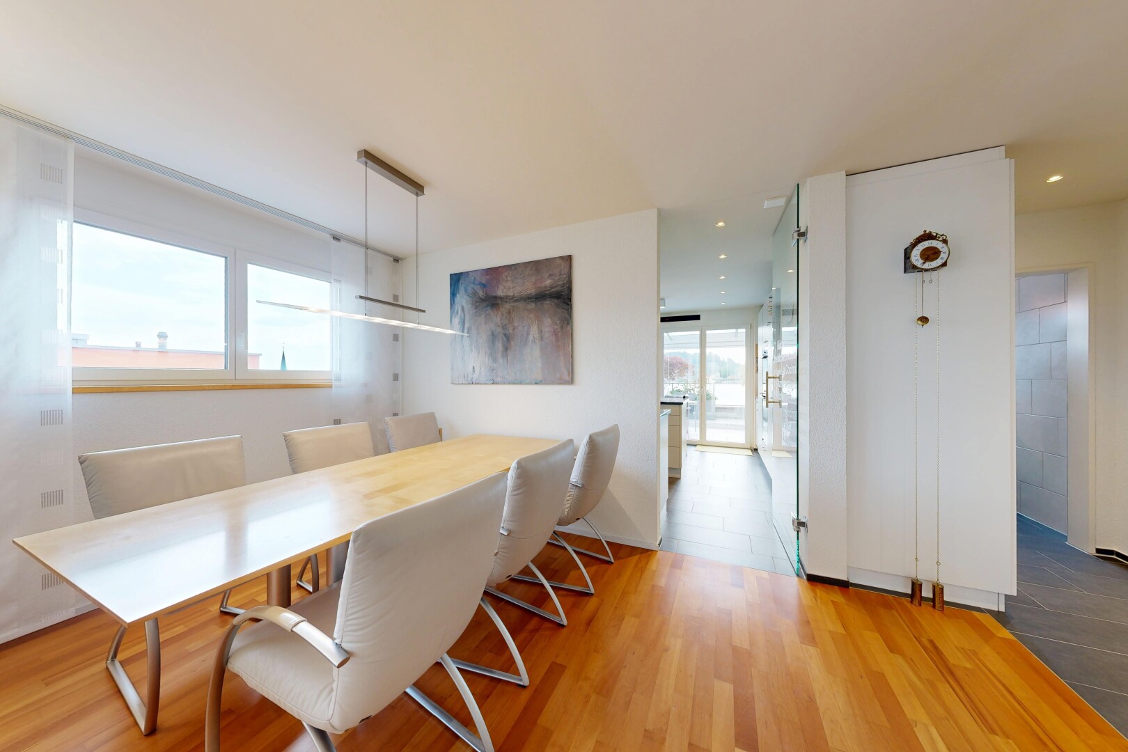 esszimmer mit holzfußboden, wood finish floor, gipskartonwand, drywall, und inside property