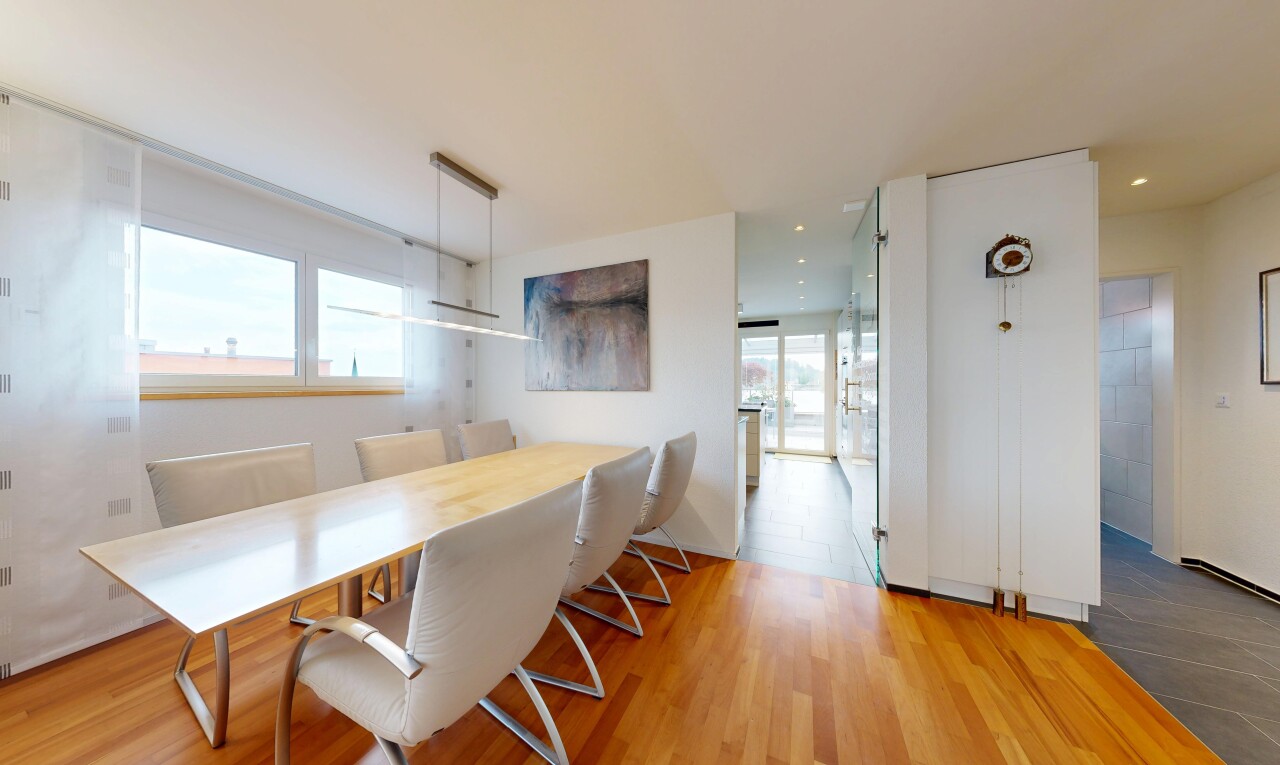 esszimmer mit holzfußboden, wood finish floor, gipskartonwand, drywall, und inside property