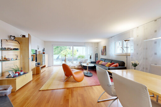 wohn- / esszimmer mit holzfußboden, wood finish floor, gipskartonwand, drywall, und inside property