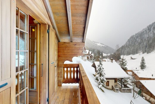 balcon avec snow, overcast, balcon, vue sur la montagne, et mountain view