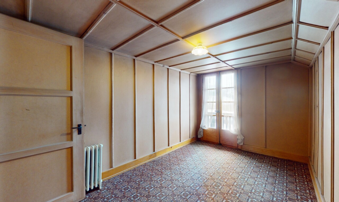 zimmer / schlafzimmer mit natürliches licht, dachschräge, und kühler