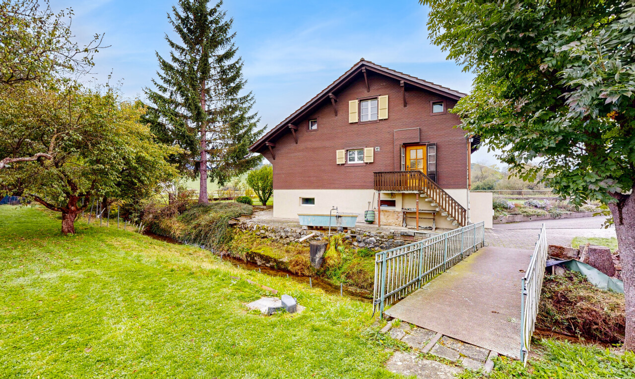 außenansicht mit property visible, rasen, vortreppe, treppen, und zaun