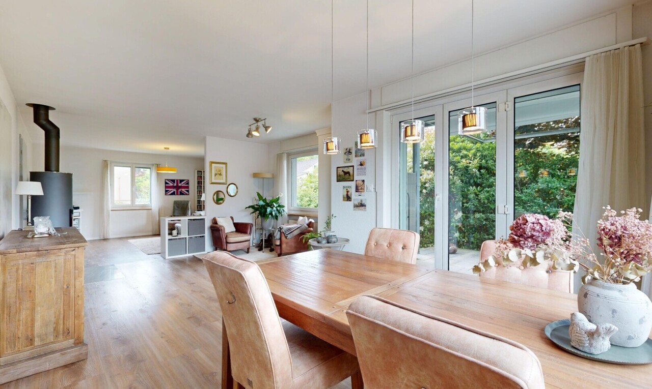 esszimmer mit inside property, natural light, natürliches licht, drywall, und gipskartonwand