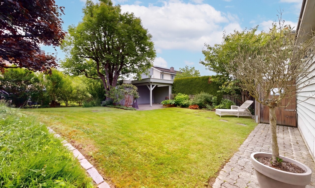 garten mit from property, terrasse, day time, rasen, und zaun