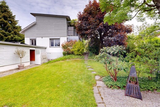 garten mit rasen und from property