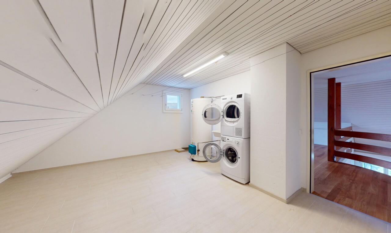 wäschekammer mit waschturm, natürliches licht, natural light, gipskartonwand, und drywall