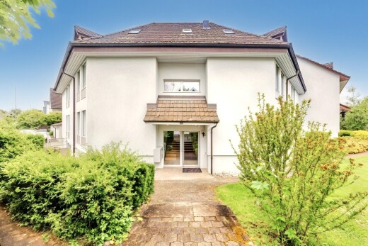 außenansicht mit property visible, stuckverkleidung, und day time