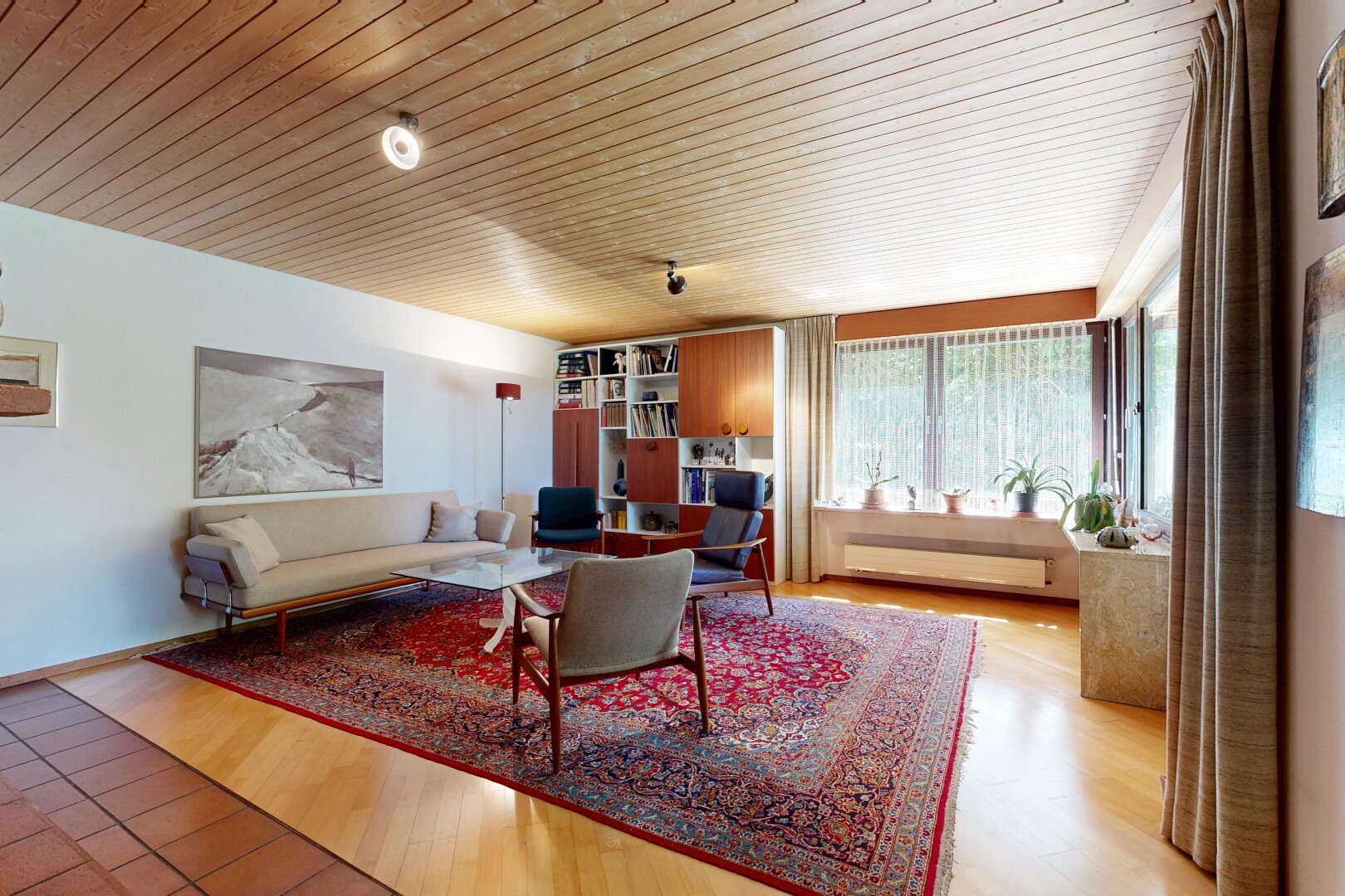 wohnzimmer mit holzfußboden, wood finish floor, inside property, gipskartonwand, und drywall