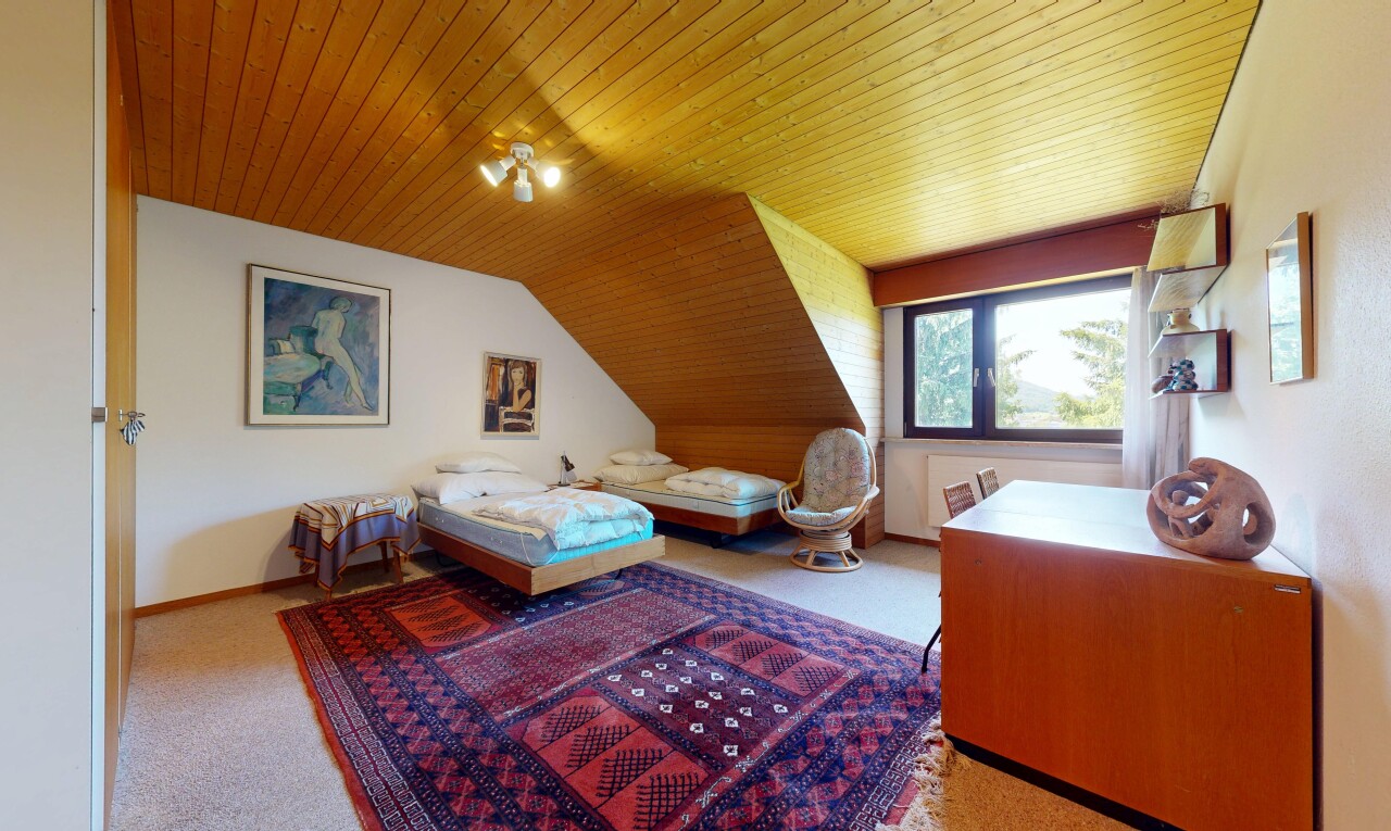 wohnzimmer mit zusätzliches zimmer, inside property, holzdecke, wood ceiling, und natürliches licht