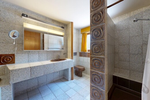 bad mit fliesenwand, tile wall, komplettes badezimmer, schminktisch, und dusche
