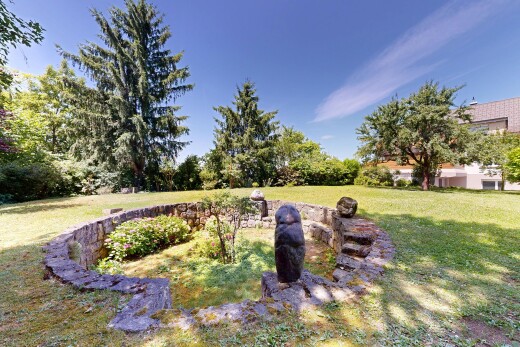 garten mit rasen und day time