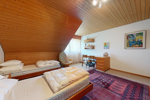zimmer / schlafzimmer mit holzdecke, wood ceiling, zusätzliches zimmer, dachschräge, und vaulted ceiling