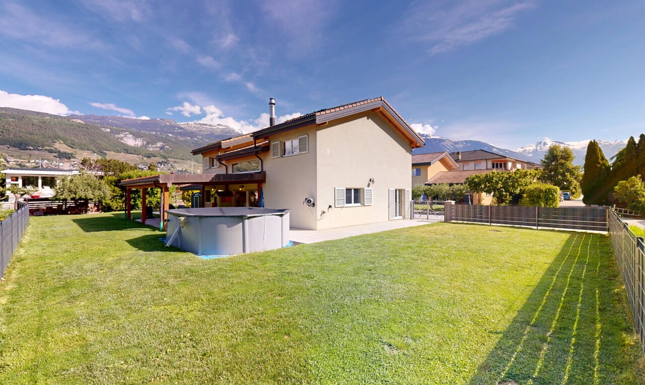 outdoor house featuring an outdoor pool, stucco siding, and a mountain view