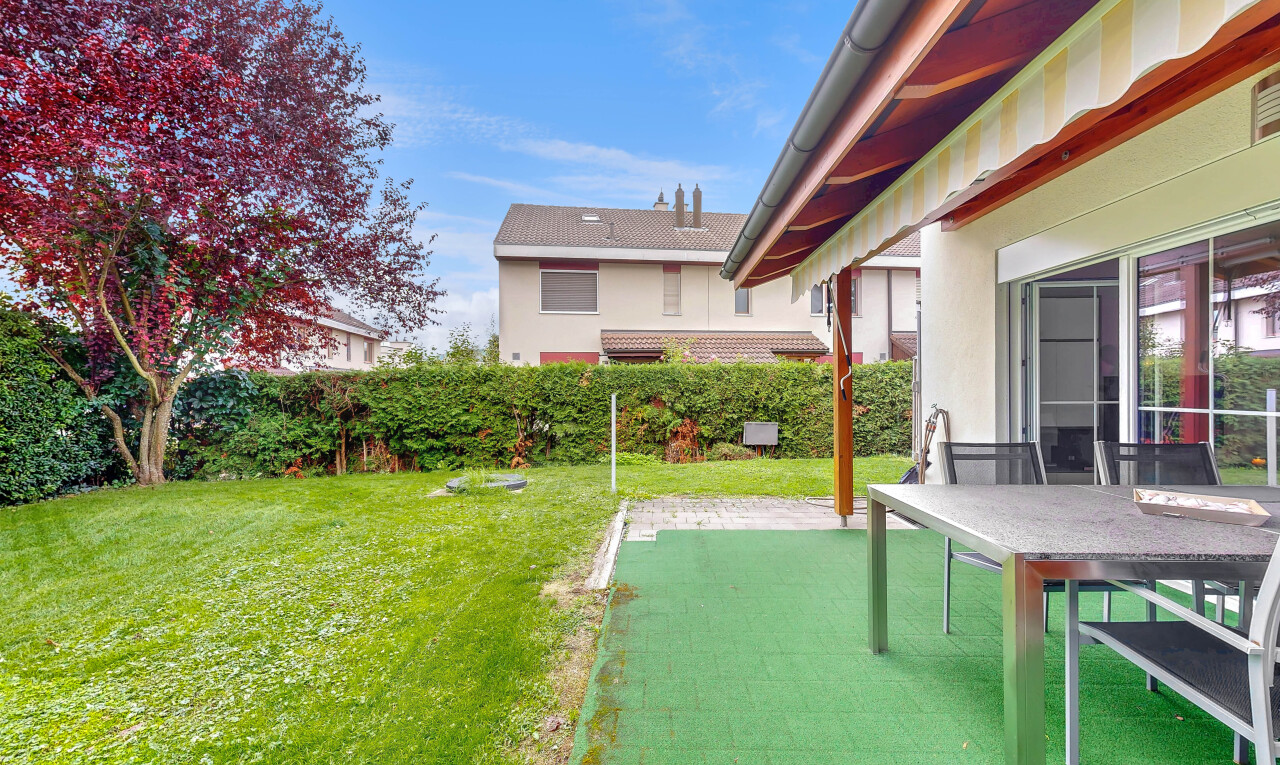 garden featuring a patio area