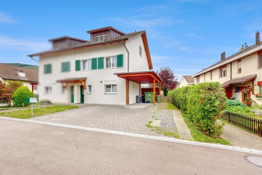 außenansicht mit day time, property visible, und stuckverkleidung