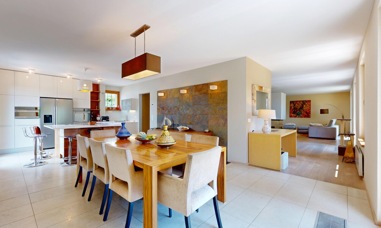 salon / salle à manger avec inside property, natural light, lumière naturelle, drywall, et cloison sèche