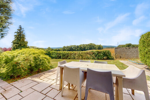 terrasse avec terrasse, from property, day time, coin repas extérieur, et clôture