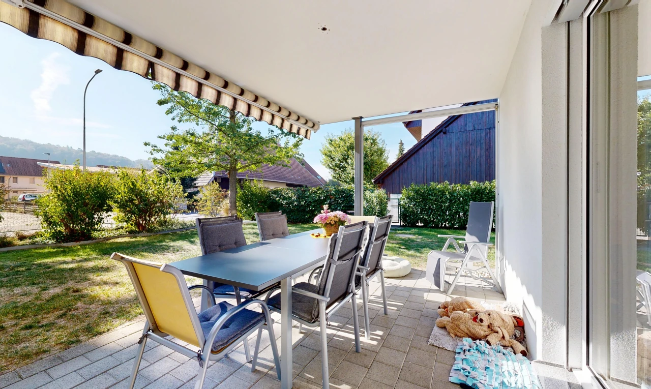 terrasse avec terrasse, day time, from property, et coin repas extérieur