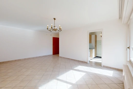 pièce vide avec light floor, drywall, cloison sèche, radiateur, et inside property