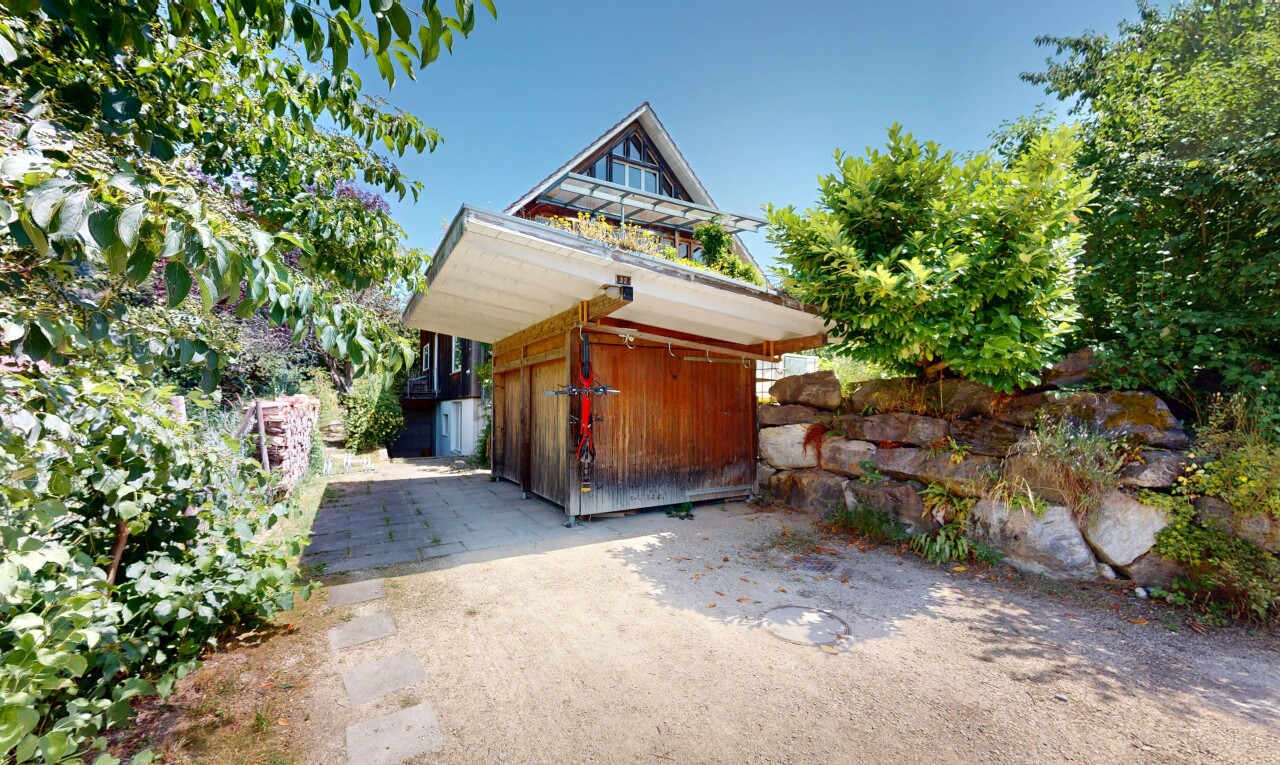 außenansicht mit property visible und day time