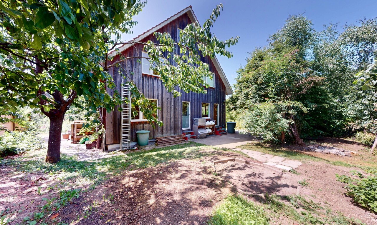 garten mit property visible und day time